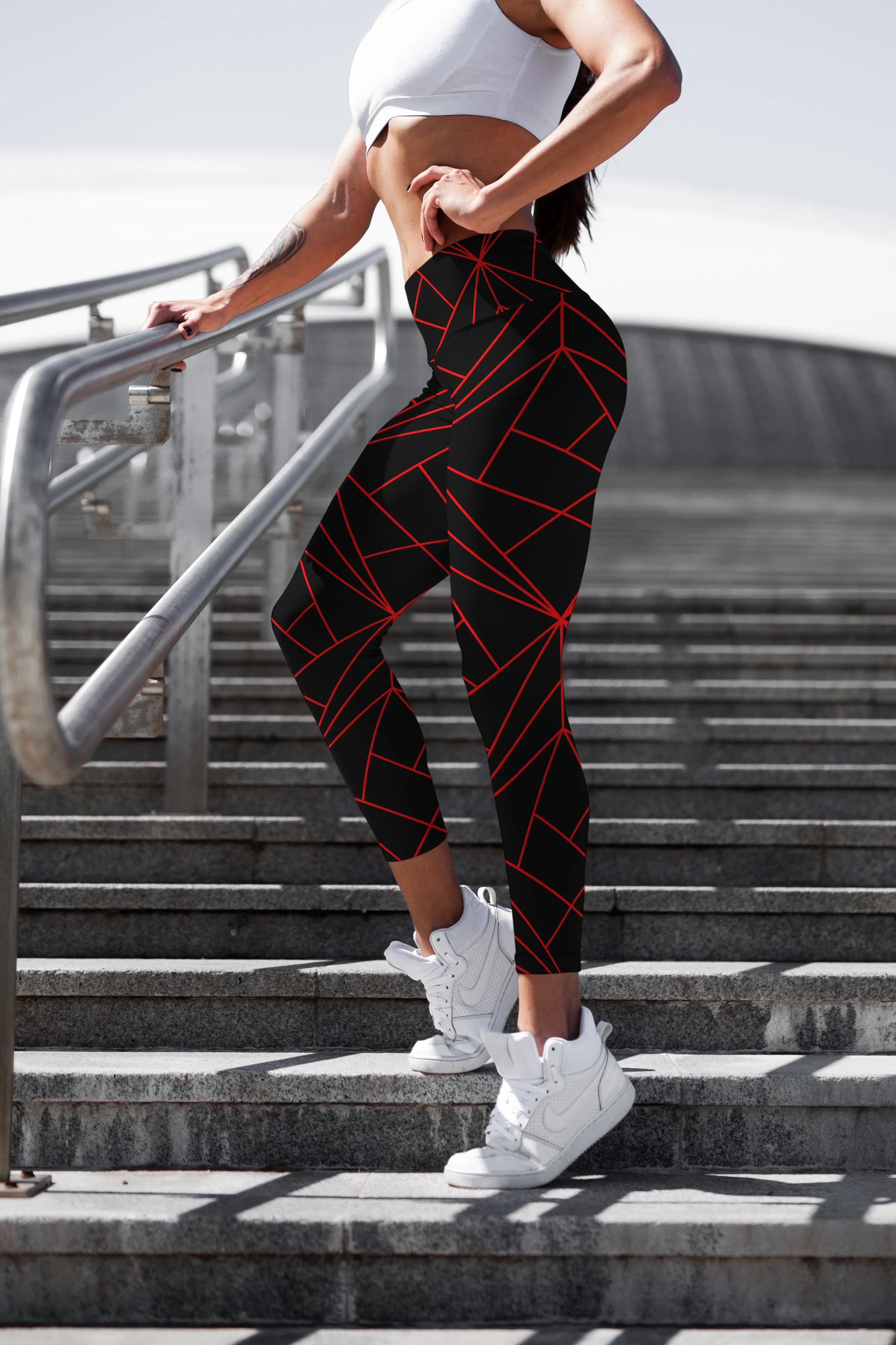 Black High Waist Geometry Capris